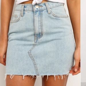 NWOT Women’s light wash denim skirt